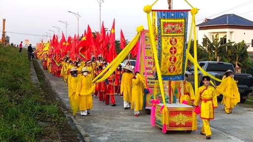 Thị xã Hồng Lĩnh tổ chức Lễ hội Đền Cả và ra mắt sách tranh "Giai thoại Thánh đức Quan Hoàng Mười"